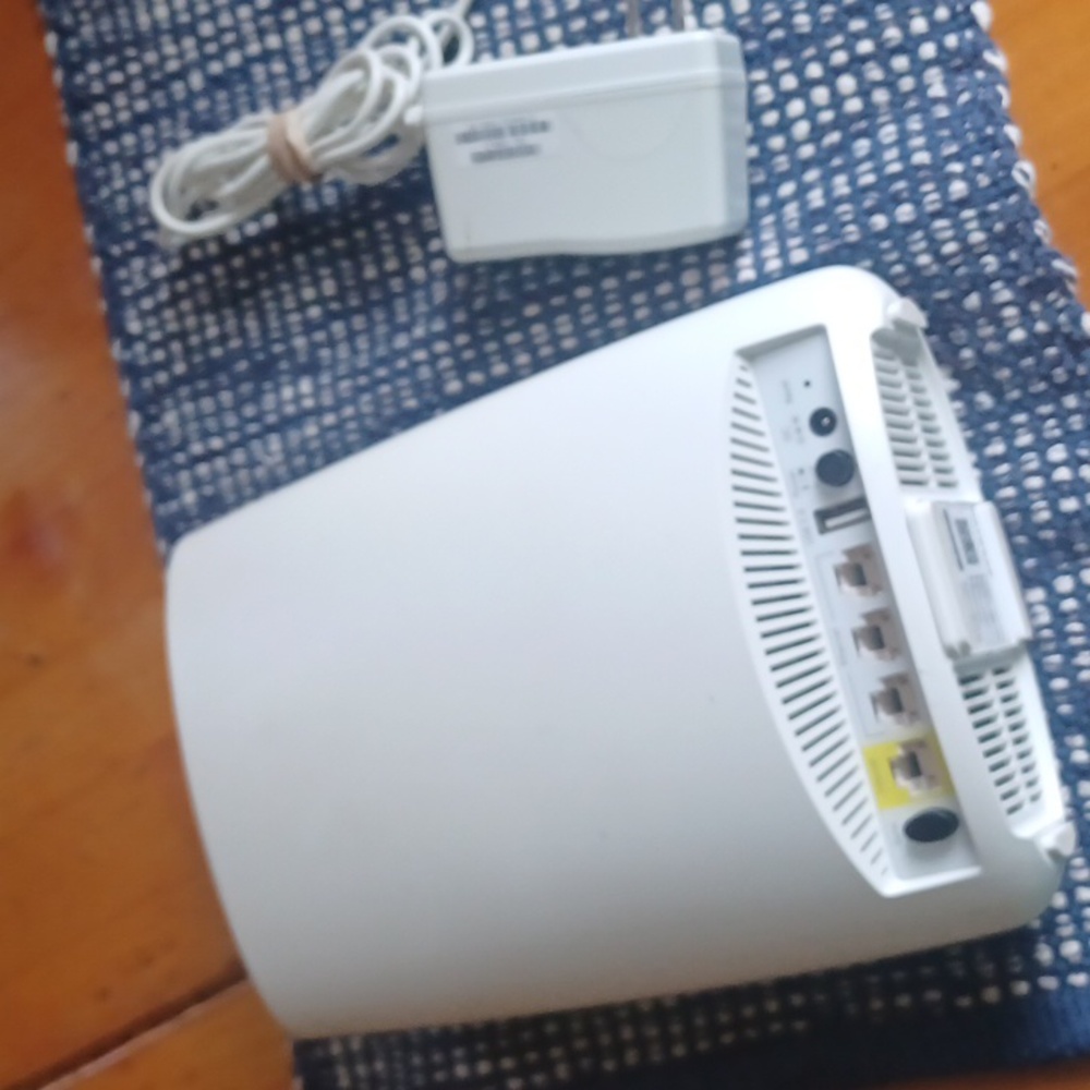 Orbi Wifi Router With Adapter - Picture 3 of 3